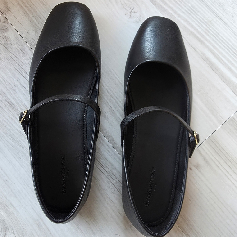Banana Republic Classic Black Flats